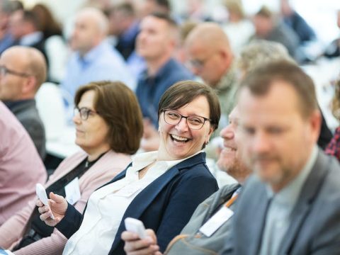 How does Microsoft Dynamics F&O support real-time financial reporting