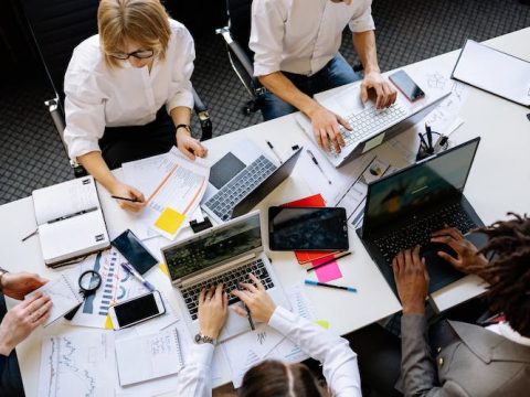 Can Power BI handle large datasets for advanced data modeling